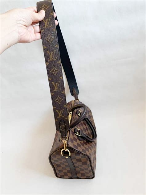 louis vuitton shoulder pouch|easy pouch Louis Vuitton.